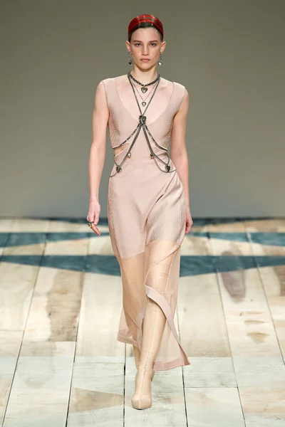 Look 27